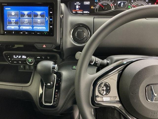 Ｎ－ＢＯＸカスタム Ｌ　ドラレコ　ナビ　Ｒカメラ　ブルートゥース　両席エアバック　Ｂモニタ　ブレーキサポート　セキュリティー　ＬＥＤランプ　キーレスエントリー　記録簿　ＳＲＳ　横滑り防止機能　片側電動両側スライドドア　ＰＷ（3枚目）