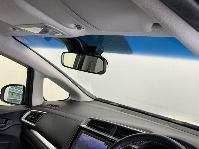 �n�[�t�V�F�C�h�t�����g�E�C���h�E�y�e�K���X��[�̐F�������z�𑕔����Ă��܂��B�L���t�����g�K���X�Ŏ��E���m�ۂ���ῂ������y���A�L�Ɩ����ł͂����Ԃ�Ⴂ�܂���