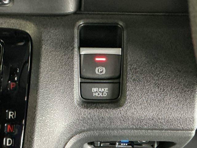 Ｎ－ＢＯＸカスタム ベースグレード　ドラレコ　ナビ　Ｒカメラ　ブルートゥース　Ｐソナー　レーダーブレーキサポート　ＥＴＣ装備　定期点検記録簿　地デジ対応　サイドエアバック　禁煙　Ｓヒータ　スマートキー＆プッシュスタート　横滑り防止（18枚目）