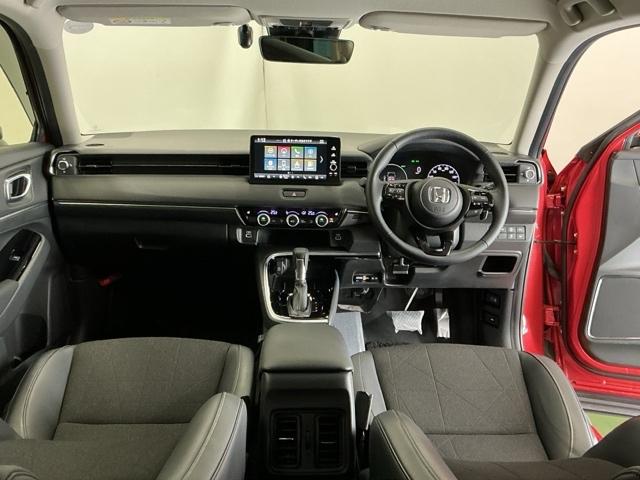 �h���C�o�[�𒆐S�Ɏ��R�Ɏ肪�͂��ʒu�ɂ`�s�Z���N�g���o�[��G�A�R���A�l�X�ȑ���X�C�b�`�Ȃǂ�z�u�A���쐫�ɗD��Ă��܂�