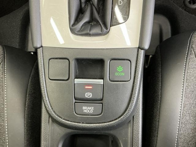 フィット ｅ：ＨＥＶホーム　ドラレコ　ナビ　Ｒカメラ　ブルートゥース　フルセグ地デジＴＶ　助手席エアバック　衝突軽減ブレ－キ　前後障害物センサー　アクティブクルーズコントロール　Ｂモニター　ＥＴＣ付　整備記録簿　ＵＳＢ　Ｄレコ（17枚目）