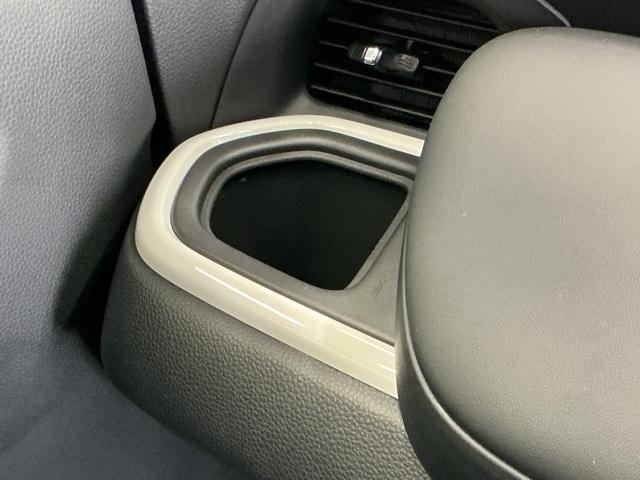 フィット ｅ：ＨＥＶホーム　ドラレコ　ナビ　Ｒカメラ　ブルートゥース　フルセグ地デジＴＶ　助手席エアバック　衝突軽減ブレ－キ　前後障害物センサー　アクティブクルーズコントロール　Ｂモニター　ＥＴＣ付　整備記録簿　ＵＳＢ　Ｄレコ（54枚目）