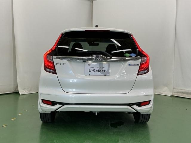 フィットハイブリッド Ｌホンダセンシング　ナビ　Ｒカメラ　ブルートゥース　フルセグ　ヘッドライトＬＥＤ　セキュリティアラーム　運転席エアバッグ　記録簿　横滑り防止機能　サイドエアバッグ　ＤＶＤ再生　キーレス　オートクルーズ　ＥＴＣ車載器（9枚目）