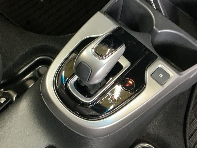 フィットハイブリッド Ｌホンダセンシング　ナビ　Ｒカメラ　ブルートゥース　フルセグ　ヘッドライトＬＥＤ　セキュリティアラーム　運転席エアバッグ　記録簿　横滑り防止機能　サイドエアバッグ　ＤＶＤ再生　キーレス　オートクルーズ　ＥＴＣ車載器（15枚目）