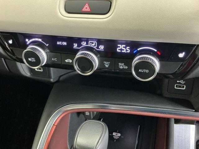 ヴェゼル ｅ：ＨＥＶＰＬａＹ　ドラレコ　ナビ　Ｒカメラ　ブルートゥース　フルセグテレビ　パノラミックルーフ　前後センサー　カーテンエアバック　イモビ　Ａライト　シ－トヒ－タ－　記録簿　衝突軽減装置　ＬＥＤヘッドランプ　ＵＳＢ（17枚目）