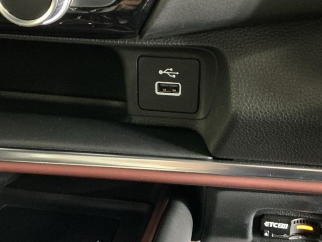 ヴェゼル ｅ：ＨＥＶＰＬａＹ　ドラレコ　ナビ　Ｒカメラ　ブルートゥース　フルセグテレビ　パノラミックルーフ　前後センサー　カーテンエアバック　イモビ　Ａライト　シ－トヒ－タ－　記録簿　衝突軽減装置　ＬＥＤヘッドランプ　ＵＳＢ（21枚目）