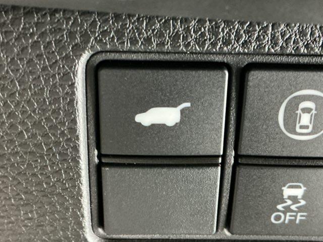 ヴェゼル ｅ：ＨＥＶＰＬａＹ　ドラレコ　ナビ　Ｒカメラ　ブルートゥース　フルセグテレビ　パノラミックルーフ　前後センサー　カーテンエアバック　イモビ　Ａライト　シ－トヒ－タ－　記録簿　衝突軽減装置　ＬＥＤヘッドランプ　ＵＳＢ（32枚目）