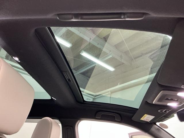 ヴェゼル ｅ：ＨＥＶＰＬａＹ　ドラレコ　ナビ　Ｒカメラ　ブルートゥース　フルセグテレビ　パノラミックルーフ　前後センサー　カーテンエアバック　イモビ　Ａライト　シ－トヒ－タ－　記録簿　衝突軽減装置　ＬＥＤヘッドランプ　ＵＳＢ（33枚目）