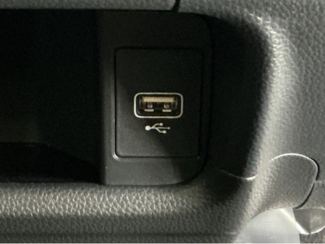 �t�r�a���͒[�q���Ă܂��B�t�r�a��������ڑ����ĉ��y�t�@�C���A�摜�t�@�C���A����t�@�C���Ȃǂ��i�r��ʂŊy���߂܂��@���ꕔ�̃f�B�X�v���C�I�[�f�B�I�A�b�c�`���[�i�[�̏ꍇ�͉��y�t�@�C���݂̂ƂȂ�܂�