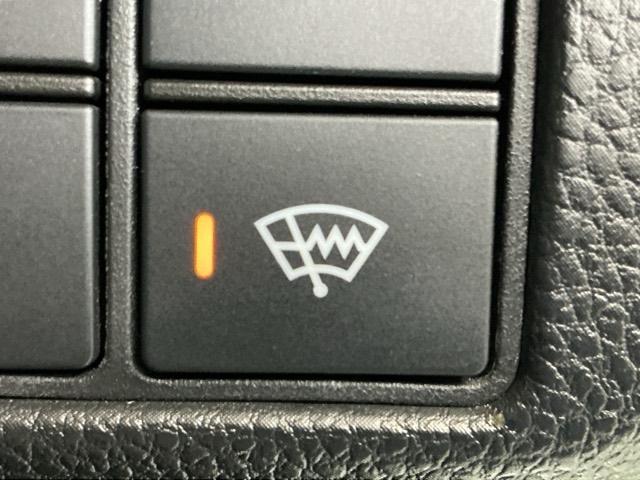 ヴェゼル e:HEVZ ドラレコ ナビ Rカメラ ブルートゥース Sヒータ 地デジフルセグTV 定期点検記録簿 電動テールゲート サイドエアバッグ 後カメラ 前後障害物センサー 横滑防止装置 エアコン LEDヘットライト(56枚目)