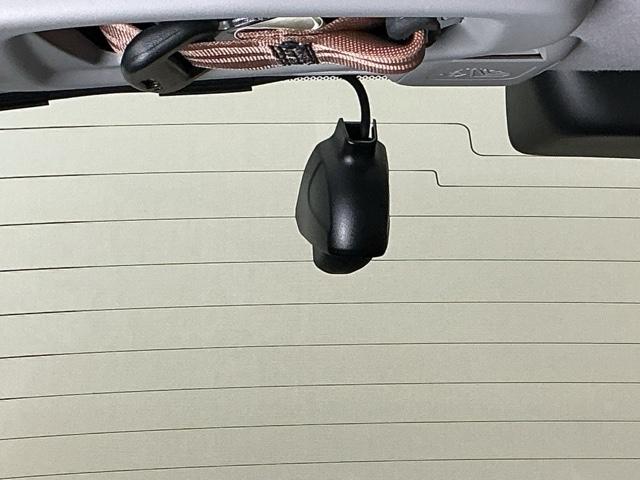 フィット ｅ：ＨＥＶホーム２０周年特別仕様車カーサ　ドラレコ　ナビ　Ｒカメラ　ブルートゥース　前後障害物センサー　ＥＴＣ　ＬＥＤライト　ＵＳＢ　シートヒーター　フルセグ　オートクルーズコントロール　ＡＢＳ　横滑り防止装置　ドライブレコーダー　記録簿（14枚目）