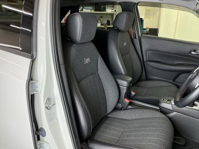 フィット ｅ：ＨＥＶホーム２０周年特別仕様車カーサ　ドラレコ　ナビ　Ｒカメラ　ブルートゥース　前後障害物センサー　ＥＴＣ　ＬＥＤライト　ＵＳＢ　シートヒーター　フルセグ　オートクルーズコントロール　ＡＢＳ　横滑り防止装置　ドライブレコーダー　記録簿（24枚目）