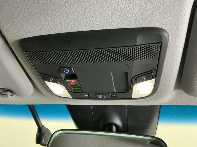 フィット ｅ：ＨＥＶホーム２０周年特別仕様車カーサ　ドラレコ　ナビ　Ｒカメラ　ブルートゥース　前後障害物センサー　ＥＴＣ　ＬＥＤライト　ＵＳＢ　シートヒーター　フルセグ　オートクルーズコントロール　ＡＢＳ　横滑り防止装置　ドライブレコーダー　記録簿（50枚目）