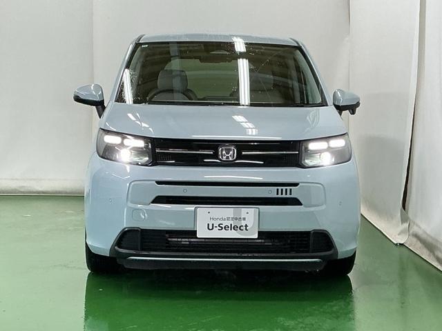 フリード エアー　Ｒカメラ　ブルートゥース　ディスプレイオーディオ　エコモード　スマ－トキ－　ＥＴＣ装備　パワーウィンドウ　エアバック　サイドカーテンエアバック　クルコン　横滑り防止　フルオートエアコン　キーレス　禁煙（6枚目）