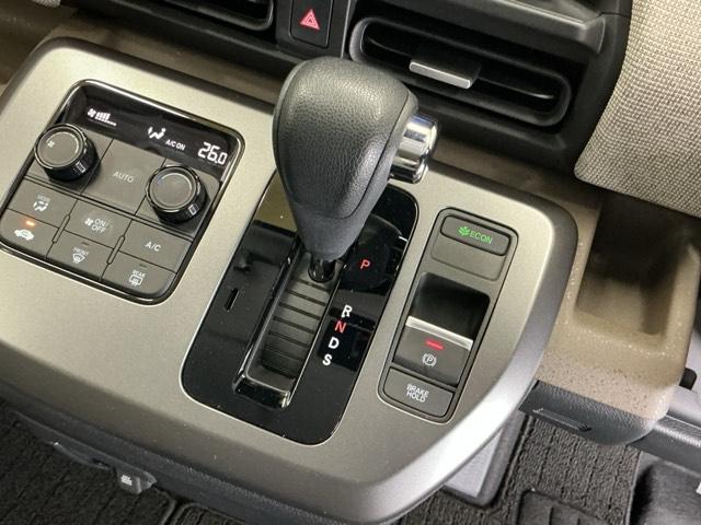 フリード エアー　Ｒカメラ　ブルートゥース　ディスプレイオーディオ　エコモード　スマ－トキ－　ＥＴＣ装備　パワーウィンドウ　エアバック　サイドカーテンエアバック　クルコン　横滑り防止　フルオートエアコン　キーレス　禁煙（16枚目）