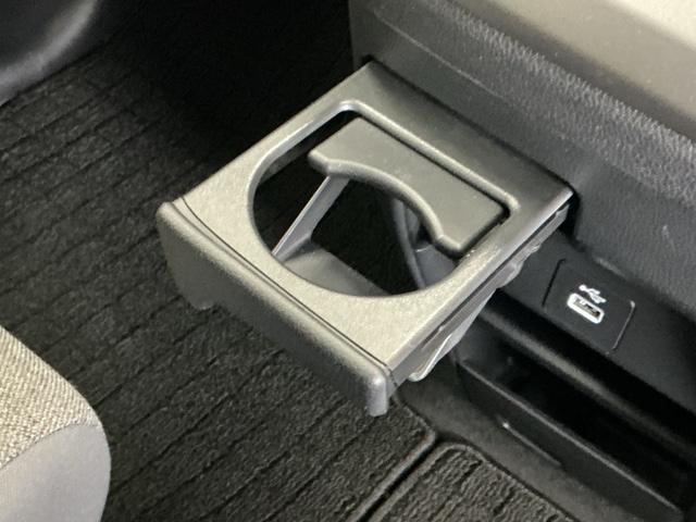 フリード エアー　Ｒカメラ　ブルートゥース　ディスプレイオーディオ　エコモード　スマ－トキ－　ＥＴＣ装備　パワーウィンドウ　エアバック　サイドカーテンエアバック　クルコン　横滑り防止　フルオートエアコン　キーレス　禁煙（48枚目）