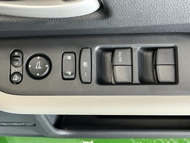 フリード エアー　Ｒカメラ　ブルートゥース　ディスプレイオーディオ　エコモード　スマ－トキ－　ＥＴＣ装備　パワーウィンドウ　エアバック　サイドカーテンエアバック　クルコン　横滑り防止　フルオートエアコン　キーレス　禁煙（53枚目）