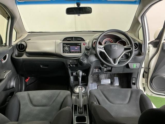 フィット １３Ｇ・スマートセレクション　Ｒカメラ　ＥＴＣ　運転席／助手席エアバッグ　セキュリティアラーム　Ｗエアバック　キーフリー　エアバック　ＰＳ　スマキー　ＰＷ　オートエアコン　ＡＢＳ　リヤカメラ　記録簿付　ＵＳＢ接続（2枚目）