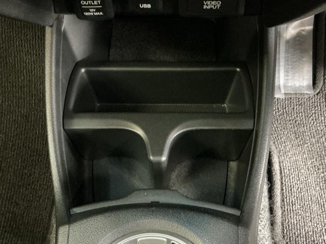 フィット １３Ｇ・スマートセレクション　Ｒカメラ　ＥＴＣ　運転席／助手席エアバッグ　セキュリティアラーム　Ｗエアバック　キーフリー　エアバック　ＰＳ　スマキー　ＰＷ　オートエアコン　ＡＢＳ　リヤカメラ　記録簿付　ＵＳＢ接続（40枚目）