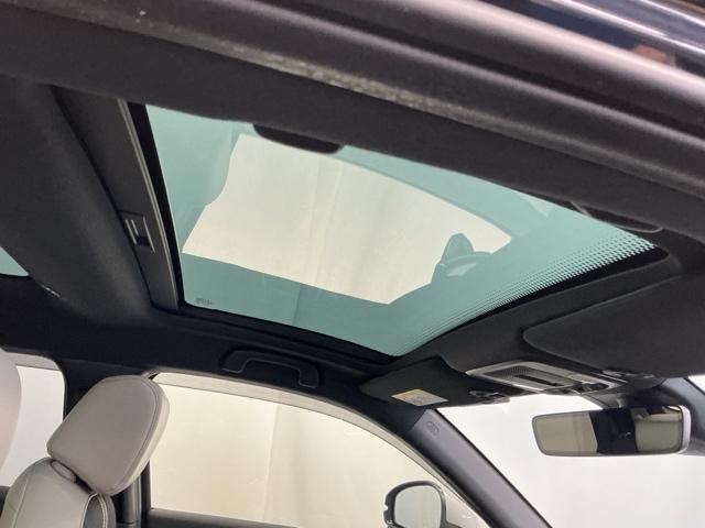 ヴェゼル ｅ：ＨＥＶＰＬａＹ　ナビ　Ｒカメラ　ブルートゥース　フルセグ　パノラミックルーフ　前後センサー　カーテンエアバック　イモビ　Ａライト　シ－トヒ－タ－　記録簿　衝突軽減装置　ＬＥＤヘッドランプ　キーレスエントリー　ＵＳＢ（50枚目）