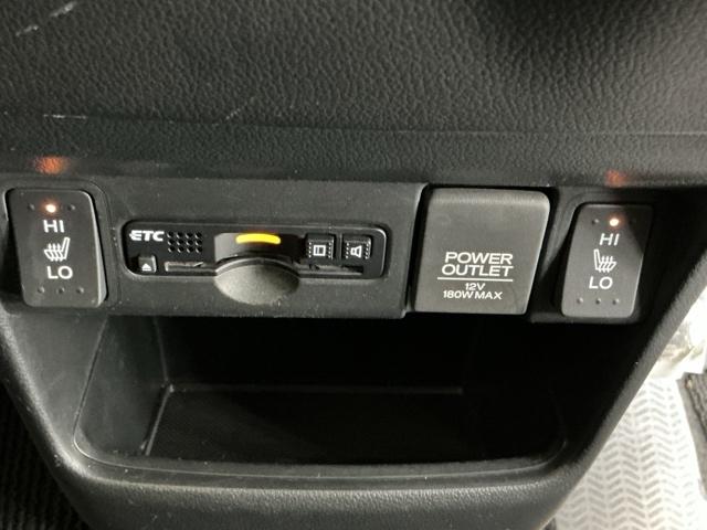 N-BOXカスタム 2トーンカラースタイルGターボSSパッケージ Rカメラ CD ETC ワンセグ シートヒーター オートクルーズコントロール ベンチシート 盗難防止装置 スマートキー アイドリングストップ サイドカーテンエアバック ターボ車 フルオートエアコン(15枚目)