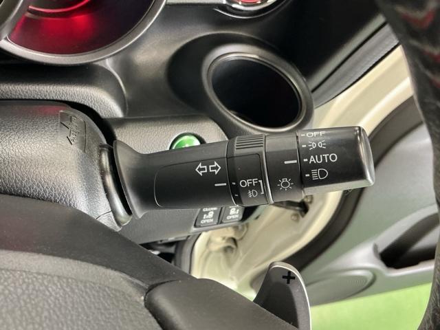 N-BOXカスタム 2トーンカラースタイルGターボSSパッケージ Rカメラ CD ETC ワンセグ シートヒーター オートクルーズコントロール ベンチシート 盗難防止装置 スマートキー アイドリングストップ サイドカーテンエアバック ターボ車 フルオートエアコン(23枚目)