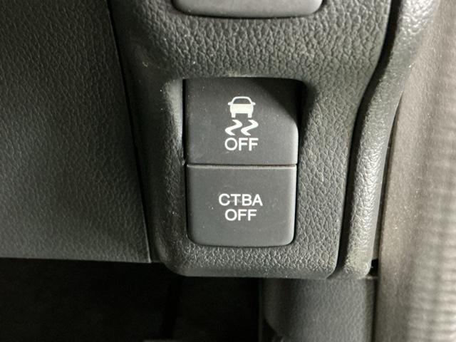 N-BOXカスタム 2トーンカラースタイルGターボSSパッケージ Rカメラ CD ETC ワンセグ シートヒーター オートクルーズコントロール ベンチシート 盗難防止装置 スマートキー アイドリングストップ サイドカーテンエアバック ターボ車 フルオートエアコン(25枚目)