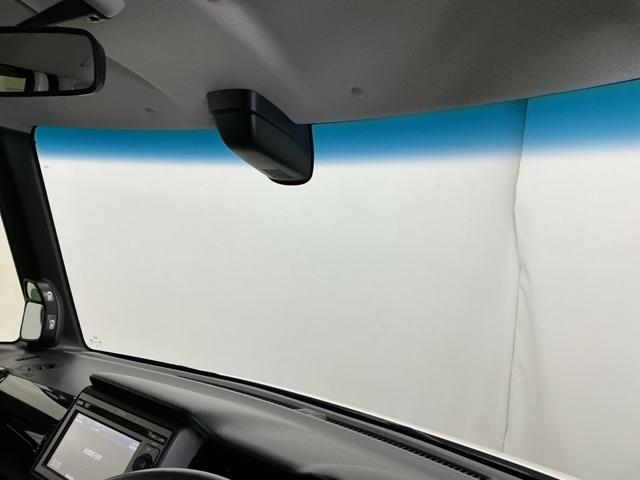 N-BOXカスタム 2トーンカラースタイルGターボSSパッケージ Rカメラ CD ETC ワンセグ シートヒーター オートクルーズコントロール ベンチシート 盗難防止装置 スマートキー アイドリングストップ サイドカーテンエアバック ターボ車 フルオートエアコン(27枚目)