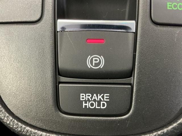 フィット ｅ：ＨＥＶホーム　ナビ　Ｒカメラ　ブルートゥース　フルセグＴＶ　Ａライト　衝突安全ボディ　電格ミラー　ＢＴオーディオ　レーダークルコン　車線維持支援システム　前後ソナー　地デジフルセグ　バックビューモニター　スマキー（19枚目）