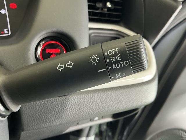 フィット ｅ：ＨＥＶホーム　ナビ　Ｒカメラ　ブルートゥース　フルセグＴＶ　Ａライト　衝突安全ボディ　電格ミラー　ＢＴオーディオ　レーダークルコン　車線維持支援システム　前後ソナー　地デジフルセグ　バックビューモニター　スマキー（23枚目）