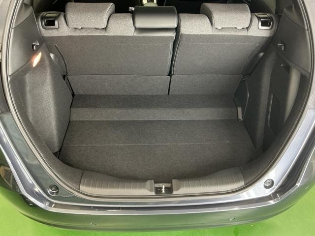 フィット ｅ：ＨＥＶホーム　ナビ　Ｒカメラ　ブルートゥース　フルセグＴＶ　Ａライト　衝突安全ボディ　電格ミラー　ＢＴオーディオ　レーダークルコン　車線維持支援システム　前後ソナー　地デジフルセグ　バックビューモニター　スマキー（26枚目）