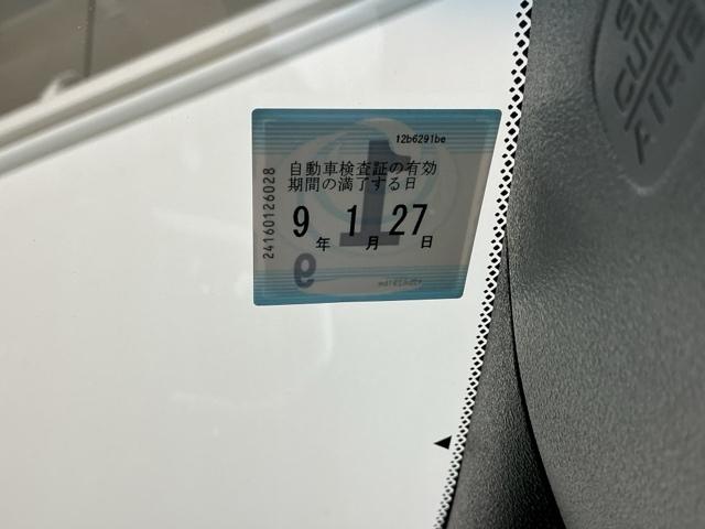 フィット ｅ：ＨＥＶホーム　ナビ　Ｒカメラ　ブルートゥース　フルセグＴＶ　Ａライト　衝突安全ボディ　電格ミラー　ＢＴオーディオ　レーダークルコン　車線維持支援システム　前後ソナー　地デジフルセグ　バックビューモニター　スマキー（33枚目）