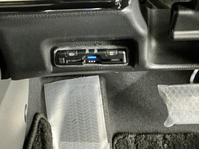 ヴェゼル ｅ：ＨＥＶＺ　ディスプレイオーディオ　Ｒカメラ　ＬＥＤヘッドライト　アダプティブＣＣ　スマートキー＆プッシュスタート　サイドＳＲＳ　オートテールゲート　イモビ　Ｂカメ　キーレスエントリー　Ｃソナー　ＵＳＢポート（15枚目）