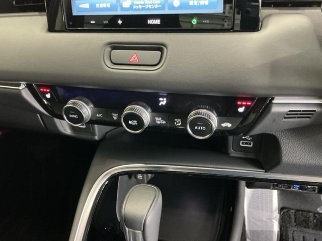 ヴェゼル ｅ：ＨＥＶＺ　ディスプレイオーディオ　Ｒカメラ　ＬＥＤヘッドライト　アダプティブＣＣ　スマートキー＆プッシュスタート　サイドＳＲＳ　オートテールゲート　イモビ　Ｂカメ　キーレスエントリー　Ｃソナー　ＵＳＢポート（16枚目）