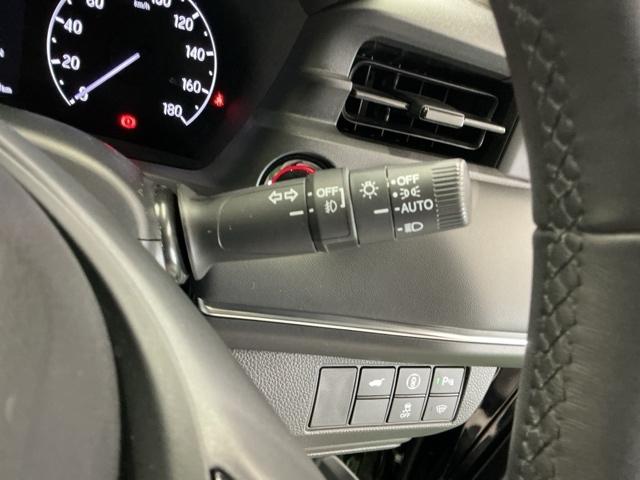 ヴェゼル ｅ：ＨＥＶＺ　ディスプレイオーディオ　Ｒカメラ　ＬＥＤヘッドライト　アダプティブＣＣ　スマートキー＆プッシュスタート　サイドＳＲＳ　オートテールゲート　イモビ　Ｂカメ　キーレスエントリー　Ｃソナー　ＵＳＢポート（28枚目）