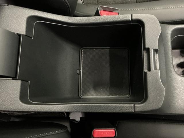 ヴェゼル ｅ：ＨＥＶＺ　ディスプレイオーディオ　Ｒカメラ　ＬＥＤヘッドライト　アダプティブＣＣ　スマートキー＆プッシュスタート　サイドＳＲＳ　オートテールゲート　イモビ　Ｂカメ　キーレスエントリー　Ｃソナー　ＵＳＢポート（50枚目）