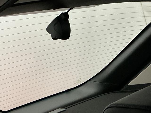 ヴェゼル ｅ：ＨＥＶＺ　ナビ　Ｒカメラ　ブルートゥース　ＥＴＣ　ＬＥＤヘッドライト　アダプティブＣＣ　スマートキー＆プッシュスタート　サイドＳＲＳ　オートテールゲート　イモビ　地デジ　Ｂカメ　キーレスエントリー　Ｃソナー（14枚目）