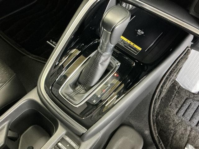 ヴェゼル ｅ：ＨＥＶＺ　ナビ　Ｒカメラ　ブルートゥース　ＥＴＣ　ＬＥＤヘッドライト　アダプティブＣＣ　スマートキー＆プッシュスタート　サイドＳＲＳ　オートテールゲート　イモビ　地デジ　Ｂカメ　キーレスエントリー　Ｃソナー（19枚目）