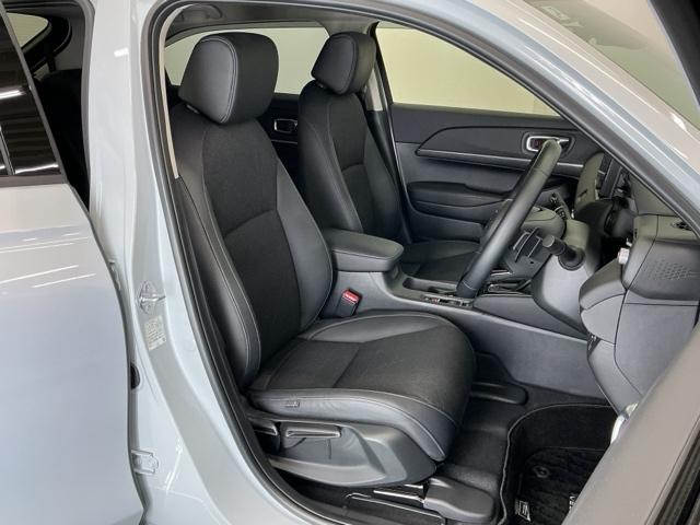 ヴェゼル ｅ：ＨＥＶＺ　ドラレコ　ナビ　Ｒカメラ　ＣＤ　ＥＴＣ　アダプティブＣＣ　スマートキー＆プッシュスタート　サイドＳＲＳ　オートテールゲート　イモビ　地デジ　Ｂカメ　キーレスエントリー　Ｃソナー　ＵＳＢポート　ＰＳ（26枚目）