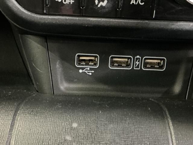 �t�r�a���͒[�q���Ă܂��B�t�r�a��������ڑ����ĉ��y�t�@�C���A�摜�t�@�C���A����t�@�C���Ȃǂ��i�r��ʂŊy���߂܂��@���ꕔ�̃f�B�X�v���C�I�[�f�B�I�A�b�c�`���[�i�[�̏ꍇ�͉��y�t�@�C���݂̂ƂȂ�܂�