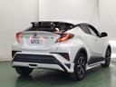 Ｃ－ＨＲ Ｇ　Ｂソナー　Ｓヒーター　バックガイドモニター　ＬＥＤヘットライト　アイドルストップ　スマートキ　横滑り防止装置付　ＥＴＣ　キーフリーシステム　助手席エアバック　ＤＶＤ　パワーウインドウ　ＴＶナビ（7枚目）