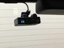 ｅ：ＨＥＶホーム２０周年特別仕様車カーサ　ドラレコ　ナビ　Ｒカメラ　ブルートゥース　ＬＥＤライト　フルセグ　オートライト　シートヒータ　ＥＴＣ車載器　オートクルーズコントロール　サイドＳＲＳ　スマートキー　イモビライザー　オートエアコン（14枚目）