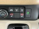 運転席/助手席シートヒーターで寒い日もすぐに温かくなり快適に過ごせます。2段階の温度調整が可能です