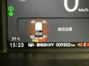パーキングセンサーシステムは走行中に障害物が迫ると音と表示でお知らせ、低速走行時時の安心感を高めます