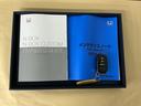 メンテナンスノート【点検整備記録簿・保証書】、取説も揃ってます。スマートキーはバッグなどにしまったままボタン操作でエンジンの始動・停止ができて大変便利です