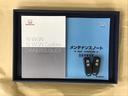 メンテナンスノート【点検整備記録簿・保証書】、取説も揃ってます。スマートキーはバッグなどにしまったままボタン操作でエンジンの始動・停止ができて大変便利です