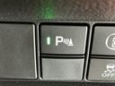 パーキングセンサーシステムは走行中に障害物が迫ると音と表示でお知らせ、低速走行時時の安心感を高めます