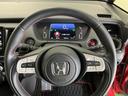 ステアリング右手側に安全運転支援機能のホンダセンシングをコントロールするスイッチ、左手側にオーディオ関連のコントロールスイッチを配置、視線を逸らすことなく運転に集中できます