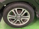 純正アルミホイールです。足元が引き立つので、車全体のイメージがアップしますよ！