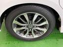 純正アルミホイールです。足元が引き立つので、車全体のイメージがアップしますよ！